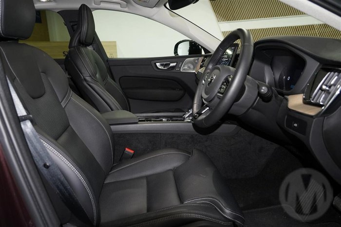 2025 Volvo XC60 Ultra B5 Dark