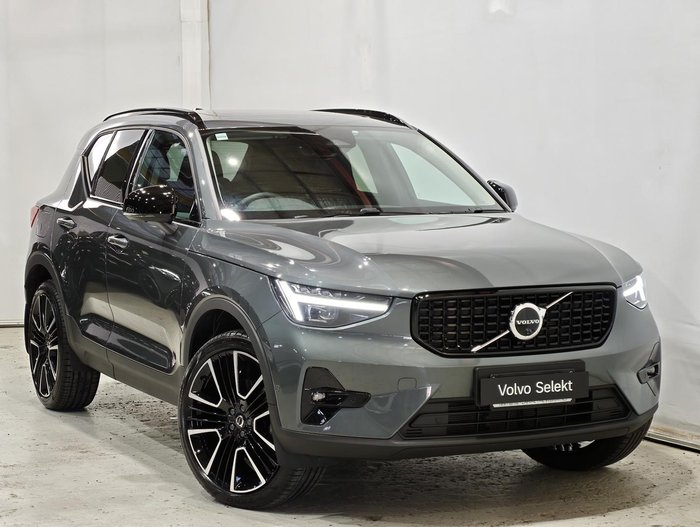 2025 Volvo XC40