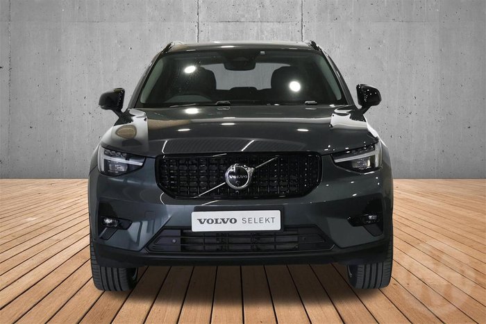 2025 Volvo XC40 Ultra B4 Dark