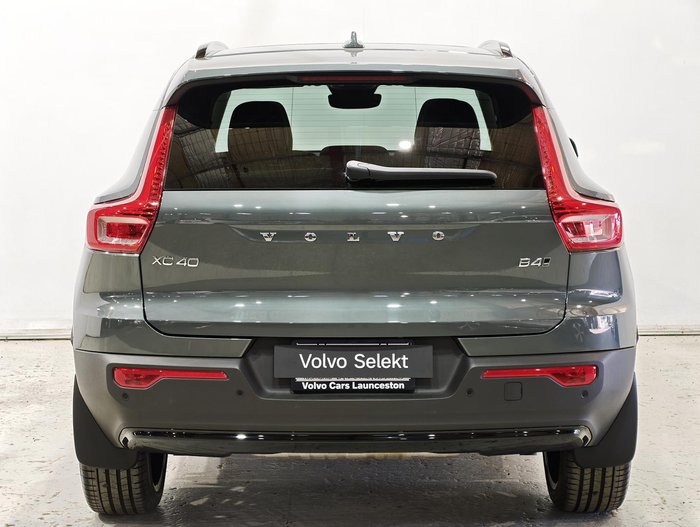 2025 Volvo XC40 Ultra B4 Dark