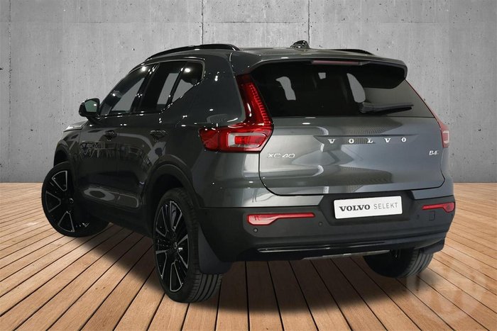 2025 Volvo XC40 Ultra B4 Dark