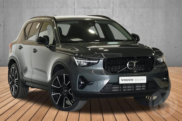 2025 Volvo XC40