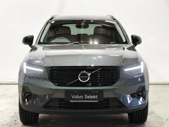 2025 Volvo XC40 Ultra B4 Dark