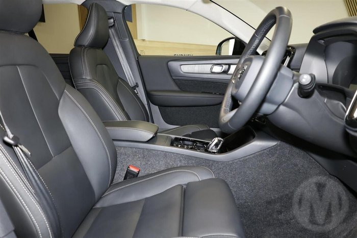 2025 Volvo XC40 Ultra B4 Dark