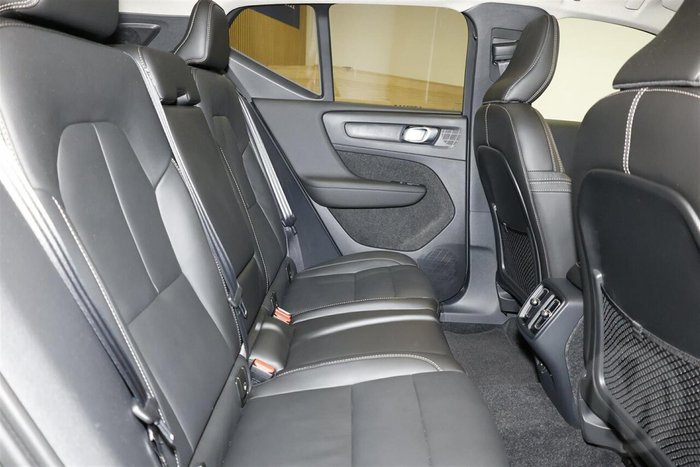 2025 Volvo XC40 Ultra B4 Dark