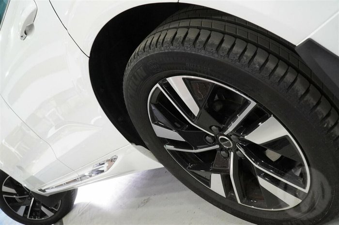 2025 Volvo XC60 Plus B5 Bright
