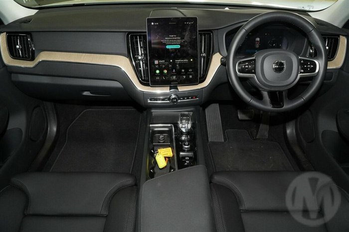 2025 Volvo XC60 Plus B5 Bright
