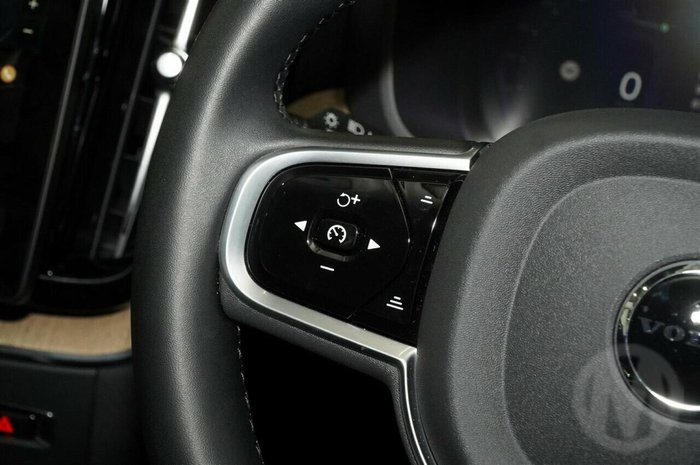 2025 Volvo XC60 Plus B5 Bright