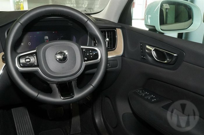 2025 Volvo XC60 Plus B5 Bright