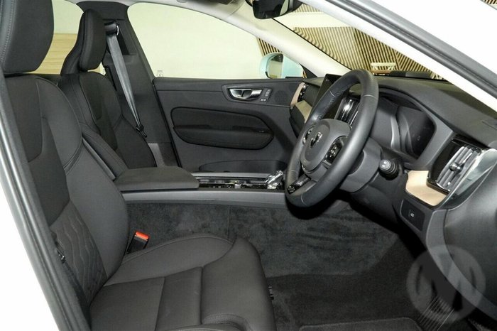 2025 Volvo XC60 Plus B5 Bright