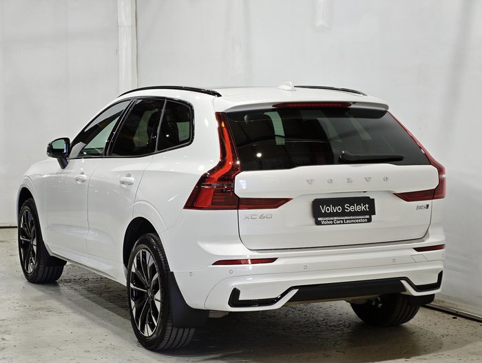 2026 Volvo XC60 Ultra B5 Dark