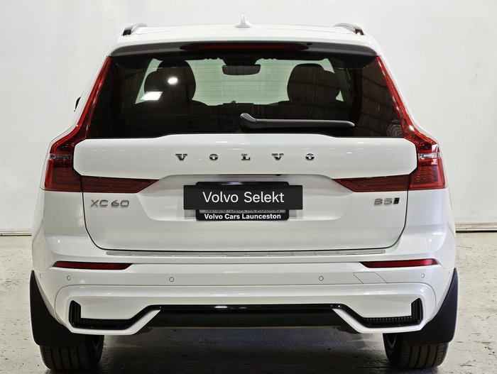 2026 Volvo XC60 Ultra B5 Dark