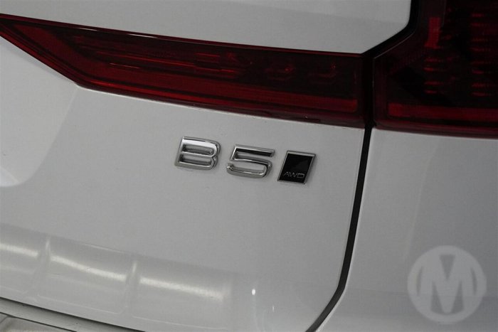 2026 Volvo XC60 Ultra B5 Dark
