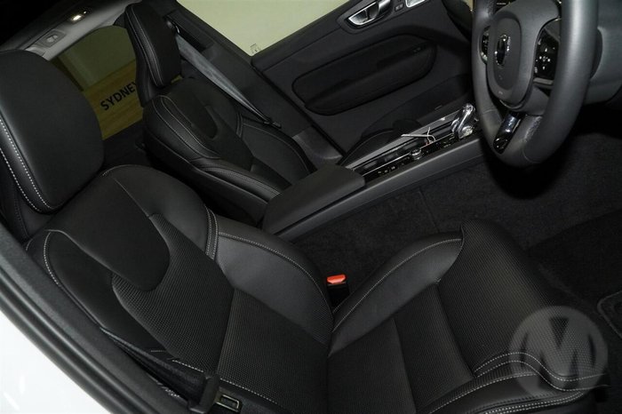 2026 Volvo XC60 Ultra B5 Dark