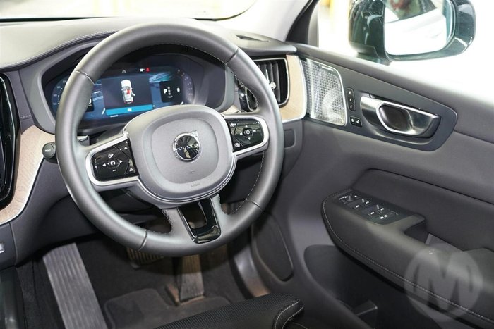 2025 Volvo XC60 Ultra B5 Dark