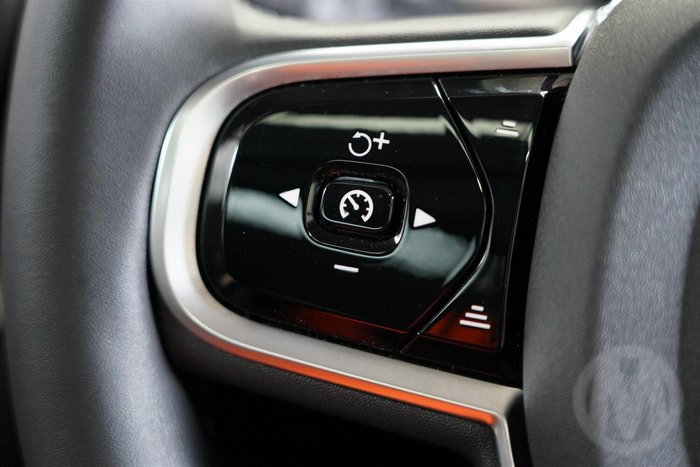 2025 Volvo XC60 Ultra B5 Dark