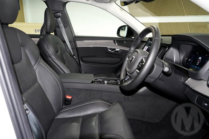 2026 Volvo XC90 Ultra B5 Dark