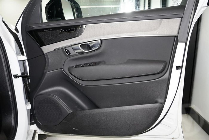 2026 Volvo XC90 Ultra B5 Dark