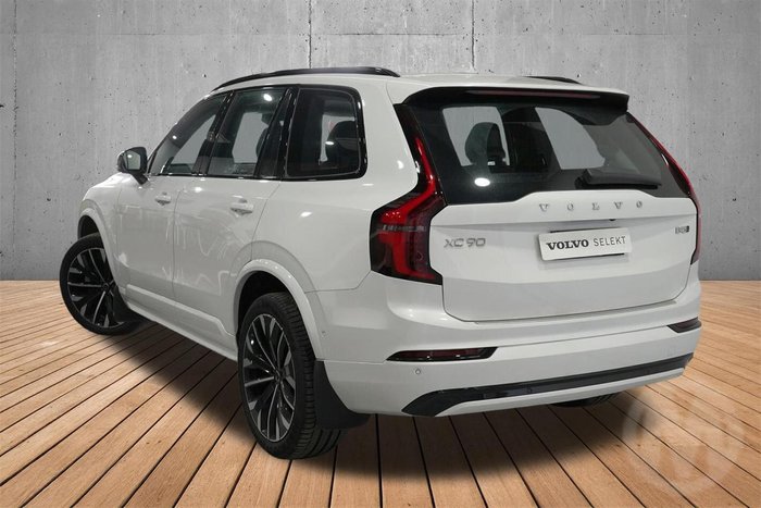 2026 Volvo XC90 Ultra B5 Dark