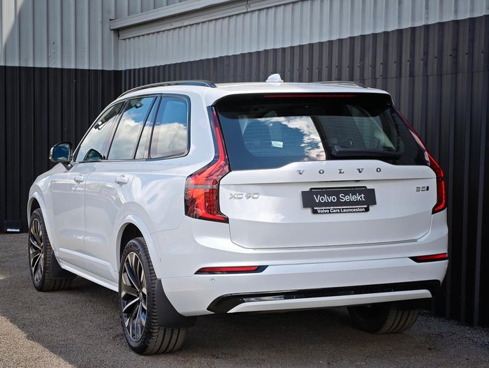 2026 Volvo XC90 Ultra B5 Dark