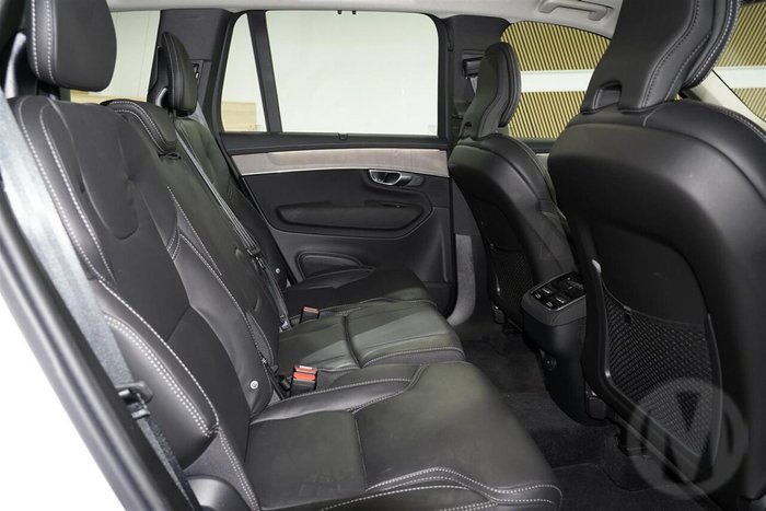 2026 Volvo XC90 Ultra B5 Dark