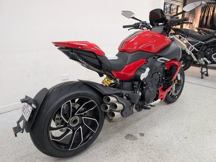 2023 DUCATI DIAVEL V4 Red
