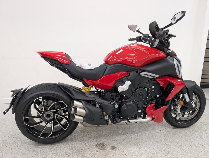2023 DUCATI DIAVEL V4 Red