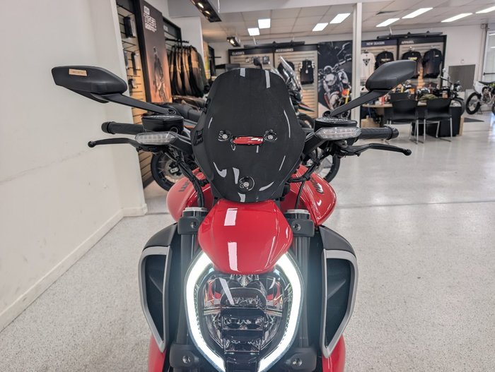 2023 DUCATI DIAVEL V4 Red