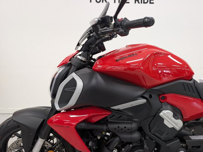 2023 DUCATI DIAVEL V4 Red