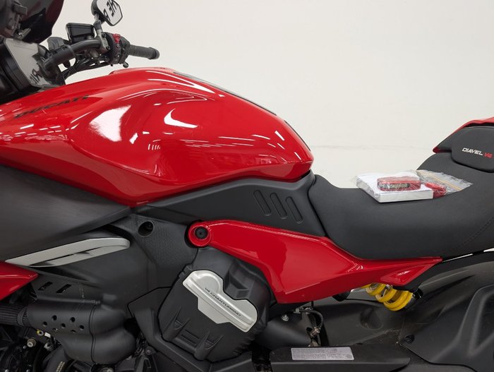 2023 DUCATI DIAVEL V4 Red