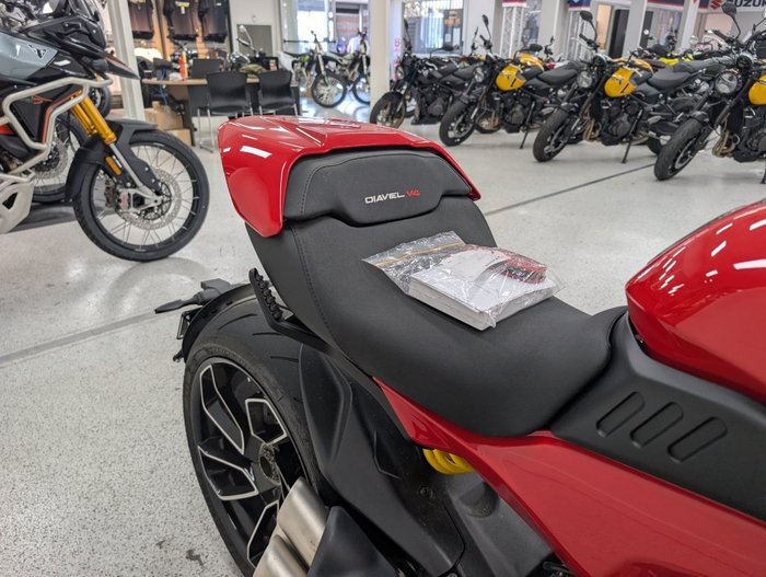 2023 DUCATI DIAVEL V4 Red