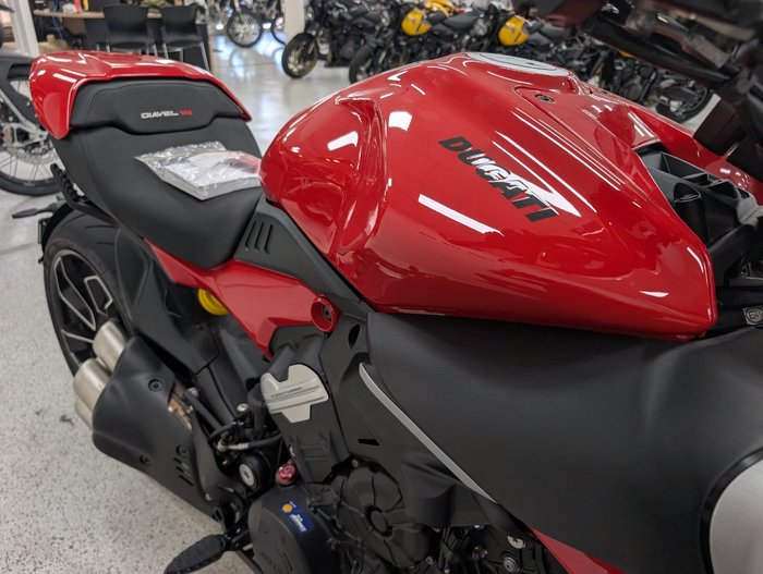 2023 DUCATI DIAVEL V4 Red