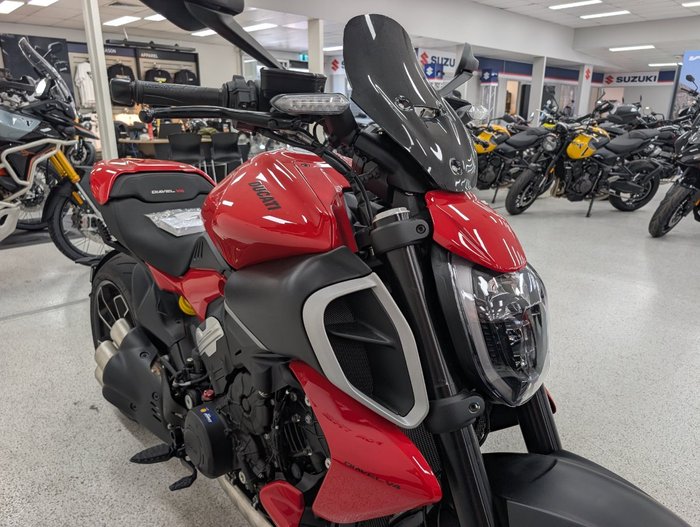 2023 DUCATI DIAVEL V4 Red