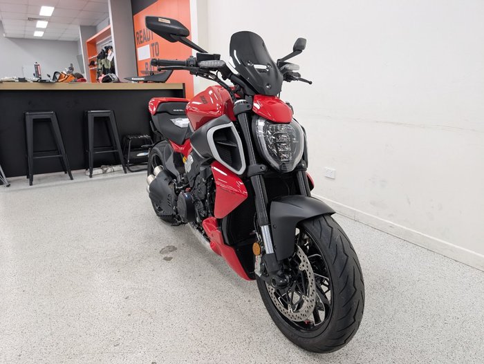 2023 DUCATI DIAVEL V4 Red