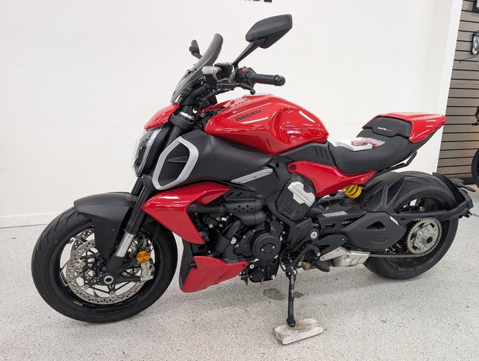 2023 DUCATI DIAVEL V4 Red