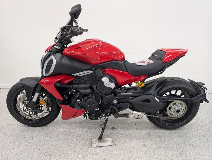 2023 DUCATI DIAVEL V4 Red