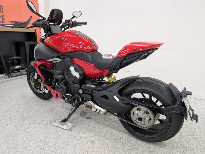 2023 DUCATI DIAVEL V4 Red