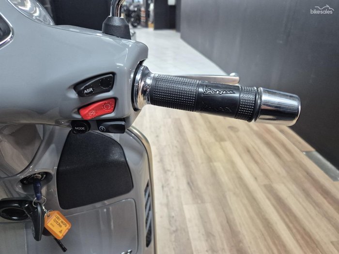 2022 VESPA GTS 300 SUPER SPORT GREY