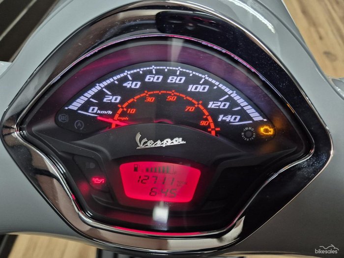 2022 VESPA GTS 300 SUPER SPORT GREY