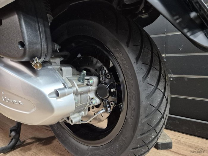 2022 VESPA GTS 300 SUPER SPORT GREY
