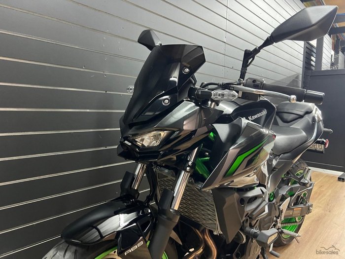 2025 Kawasaki Z500 SE Green