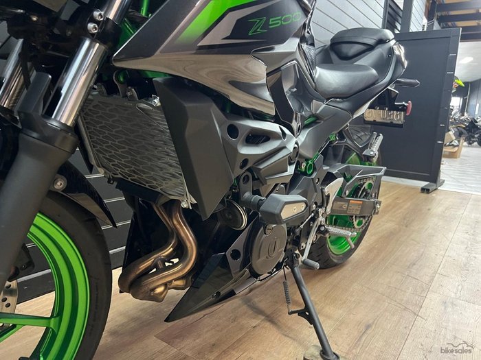 2025 Kawasaki Z500 SE Green