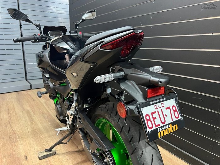 2025 Kawasaki Z500 SE Green