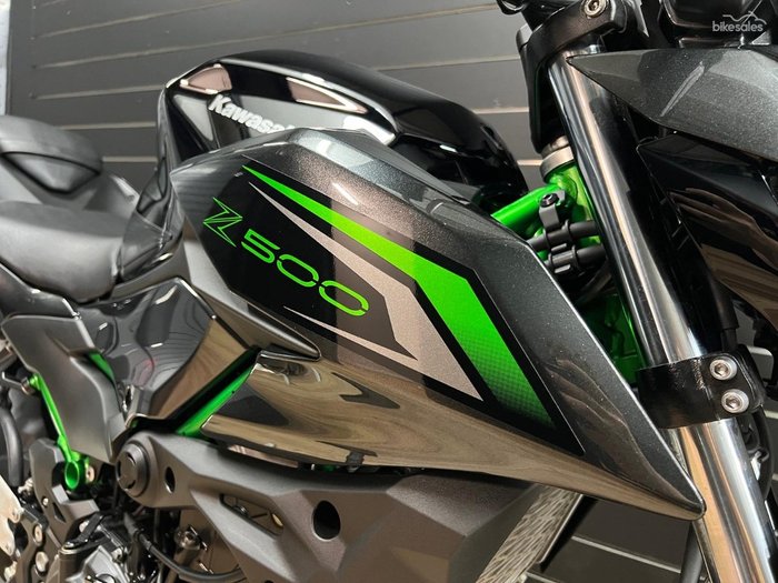 2025 Kawasaki Z500 SE Green