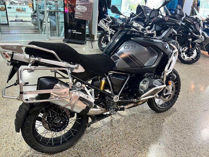 2022 BMW