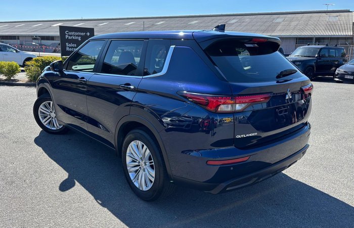 2022 Mitsubishi Outlander ES