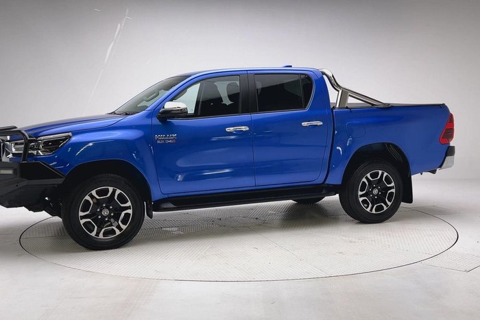 2023 Toyota Hilux SR5