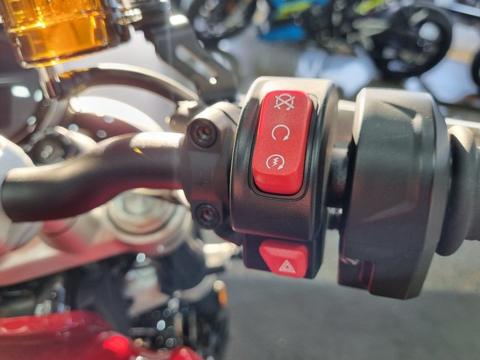 2025 Triumph BONNEVILLE SPEED TWIN 1200 Red