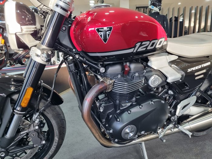 2025 Triumph BONNEVILLE SPEED TWIN 1200 Red