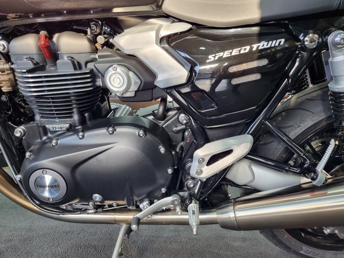 2025 Triumph BONNEVILLE SPEED TWIN 1200 Red